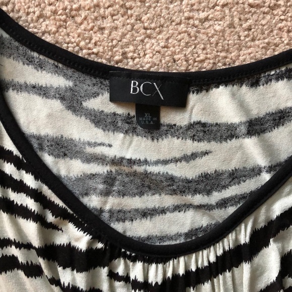 Fun zebra top! - Picture 2 of 2